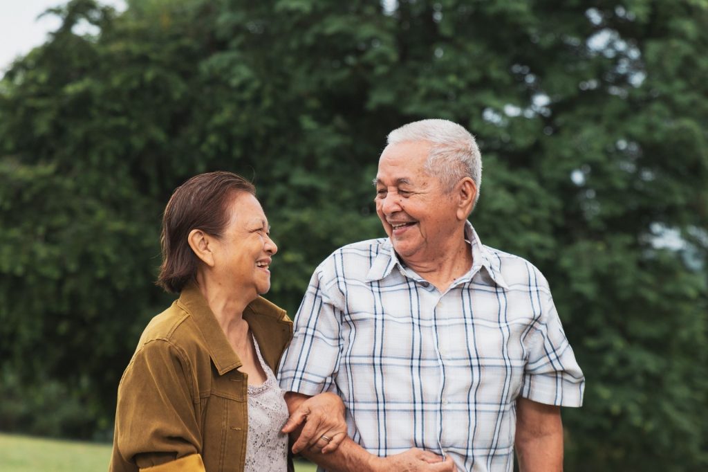 Senior Moving and Downsizing Services - We help Older Adults Declutter! 2 senior moving services